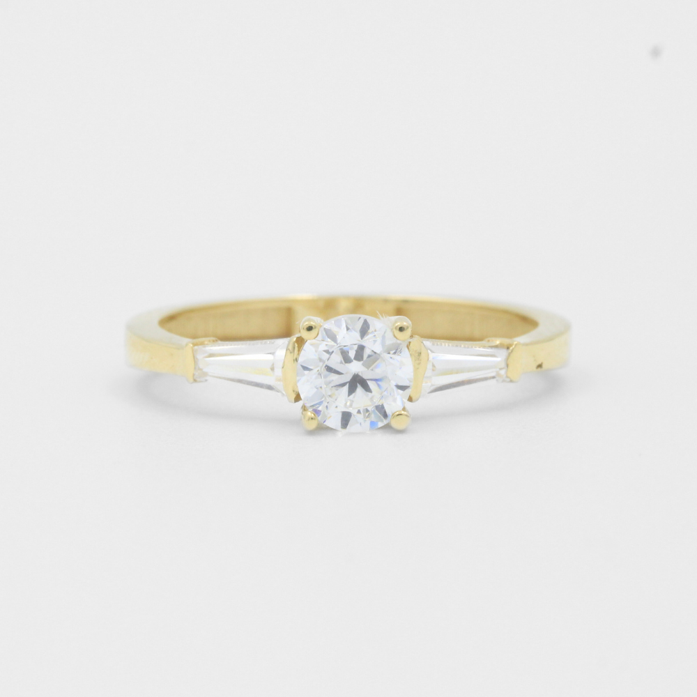 Anillo de Compromiso Oro 14k Elegante con Zirconias Baguette mod. 7970