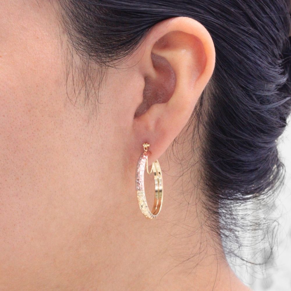 Arracada de Oro 14k Hueca Redonda con Diseño Diamantado en Líneas mod. 7898