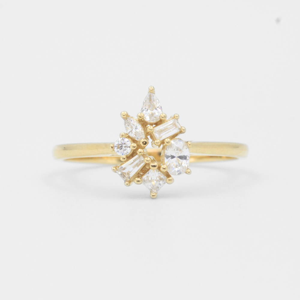 Anillo de Oro 14k Modelo Elegante con Gota de Zirconias Especiales mod. 7971