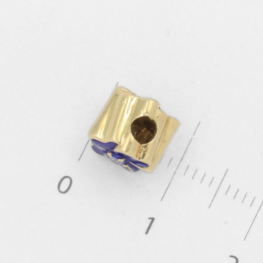 Charm de Oro 14k con Forma de Flor Esmaltada de Diseño Hueco Detallado con Zirconia Central mod. 7796