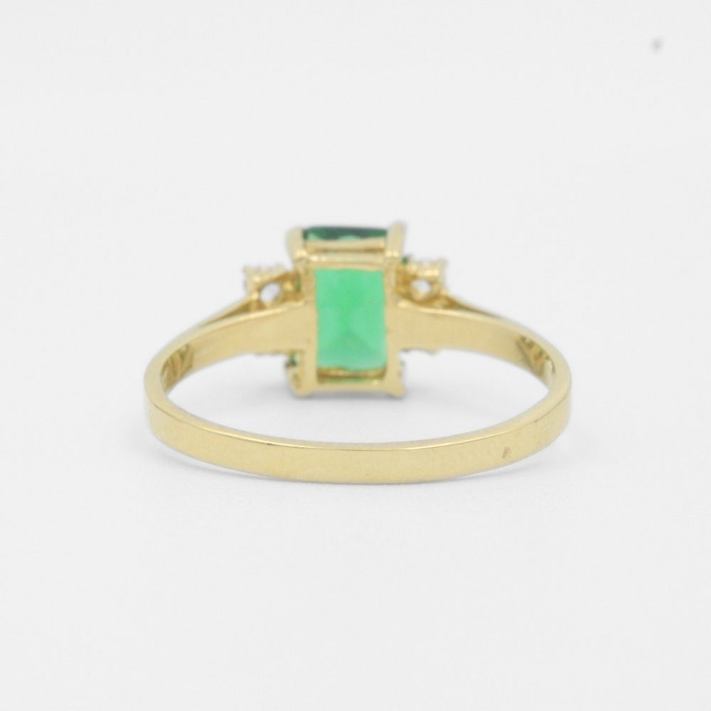 Anillo de Oro 14k de Diseño Elegante con Zirconia Color Verde Esmeralda mod. 7728