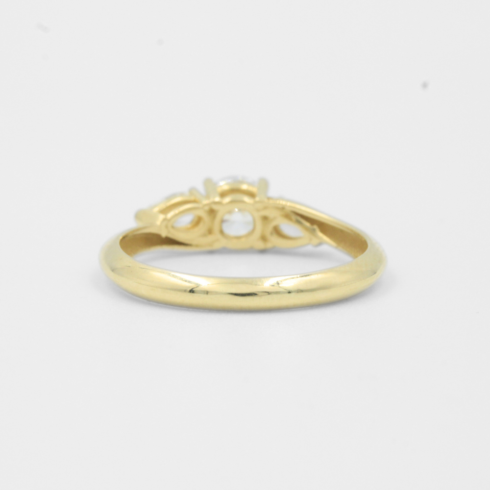 Anillo de Compromiso Oro 14k con Zirconias de Gota y Zirconia Central mod. 7960